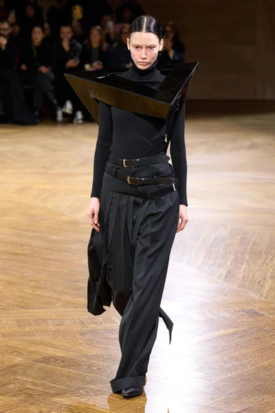Look 4